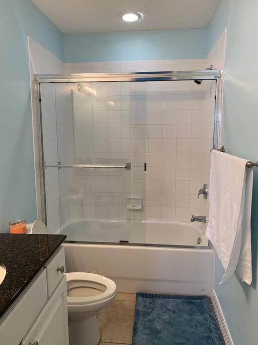 Gulf Coast Gold Private Condo - 2Bed, 2Bath, Sleep 6, Across Street From Beach, Balcony Views Of Sunsets, Beach & Gulf, Pool, Gym St. Pete Beach Exterior photo