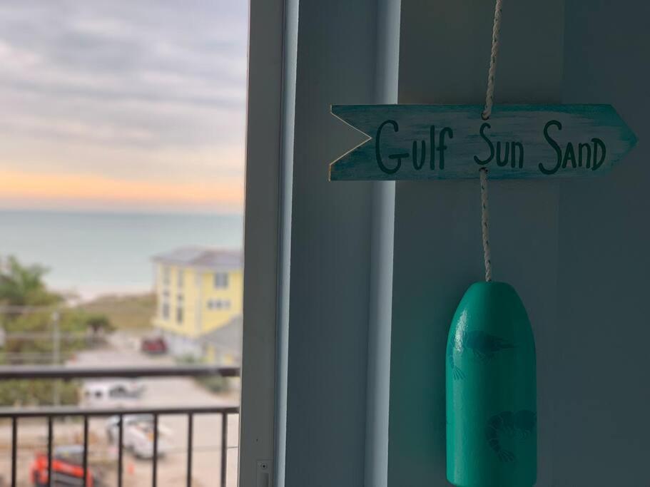 Gulf Coast Gold Private Condo - 2Bed, 2Bath, Sleep 6, Across Street From Beach, Balcony Views Of Sunsets, Beach & Gulf, Pool, Gym St. Pete Beach Exterior photo