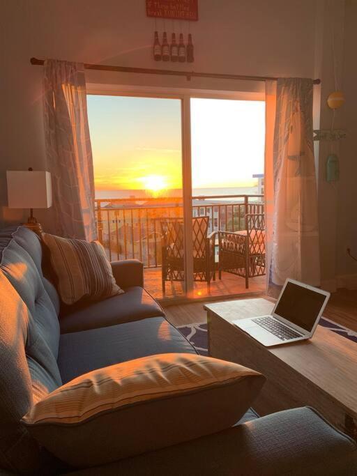 Gulf Coast Gold Private Condo - 2Bed, 2Bath, Sleep 6, Across Street From Beach, Balcony Views Of Sunsets, Beach & Gulf, Pool, Gym St. Pete Beach Exterior photo