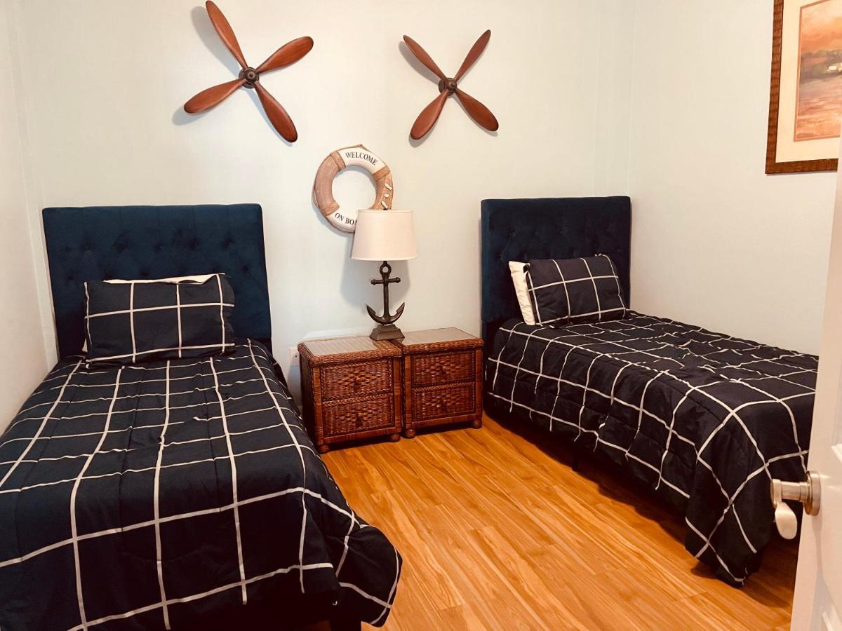 Gulf Coast Gold Private Condo - 2Bed, 2Bath, Sleep 6, Across Street From Beach, Balcony Views Of Sunsets, Beach & Gulf, Pool, Gym St. Pete Beach Exterior photo